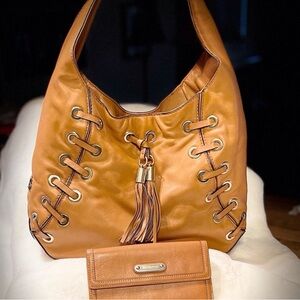 Michael Kors Large Leather Grommeted hobo/wallet